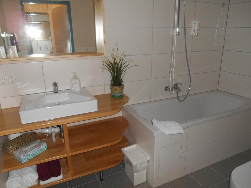 Warum Ins Hotel Neckarsulm Exterior foto